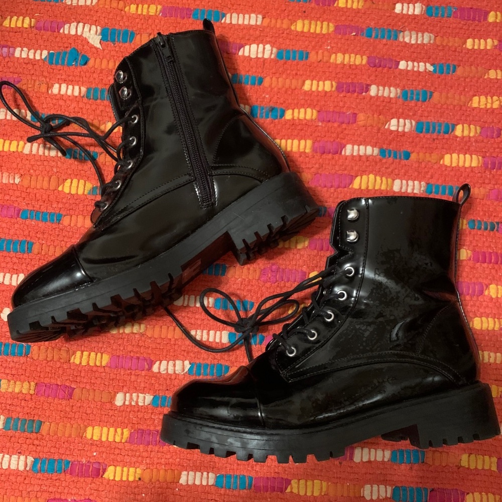 Combat boots